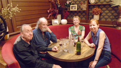 Bryan is back from Paris, where he's been promoting the French edition of Grandville Bête Noire with a four and a half hour signing and a couple of interviews. Here's him and Mary relaxing with old friends Gilbert Shelton and Lora Fountain.